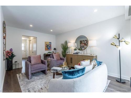 37-88 Tunbridge Crescent, Hamilton, ON - Indoor Photo Showing Living Room