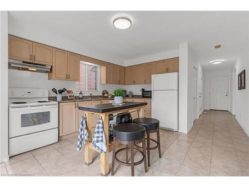 24 Gershwin Court, Hamilton, ON - Indoor Photo Showing Kitchen