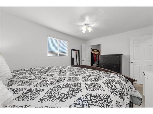 24 Gershwin Court, Hamilton, ON - Indoor Photo Showing Bedroom