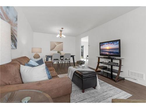 24 Gershwin Court, Hamilton, ON - Indoor Photo Showing Living Room