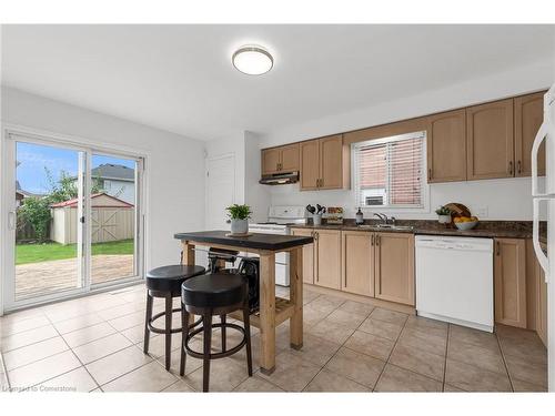 24 Gershwin Court, Hamilton, ON - Indoor Photo Showing Kitchen