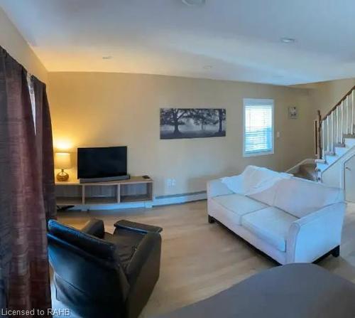 2-1303 Leighland Road, Burlington, ON - Indoor Photo Showing Living Room