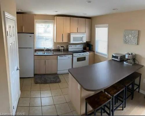 2-1303 Leighland Road, Burlington, ON - Indoor Photo Showing Kitchen