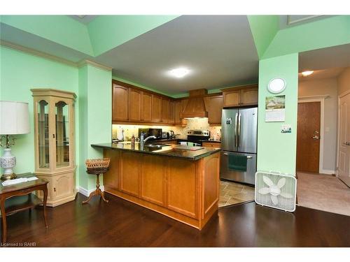 101-59 Critzia Drive, Mount Hope, ON - Indoor Photo Showing Kitchen