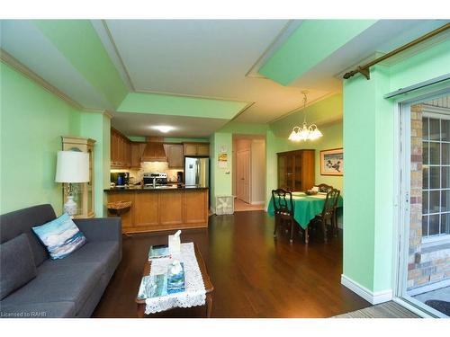 101-59 Critzia Drive, Mount Hope, ON - Indoor Photo Showing Living Room