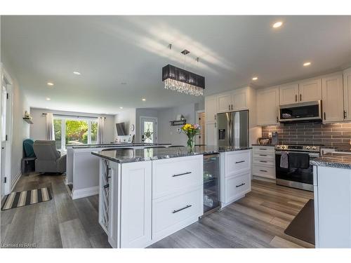 38 Jacobson Avenue, St. Catharines, ON - Indoor Photo Showing Kitchen With Upgraded Kitchen