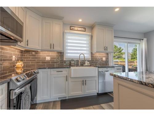 38 Jacobson Avenue, St. Catharines, ON - Indoor Photo Showing Kitchen With Upgraded Kitchen