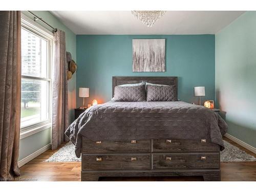 6 Peter Street, Hamilton, ON - Indoor Photo Showing Bedroom