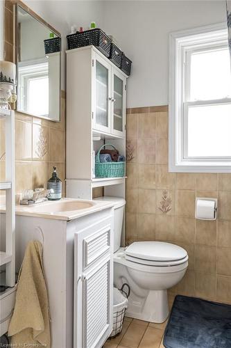 6 Peter Street, Hamilton, ON - Indoor Photo Showing Bathroom