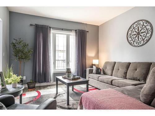 6 Peter Street, Hamilton, ON - Indoor Photo Showing Living Room