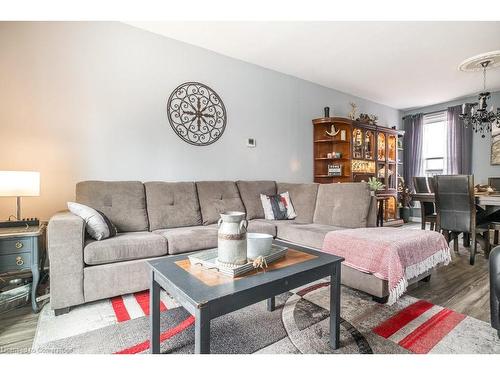 6 Peter Street, Hamilton, ON - Indoor Photo Showing Living Room