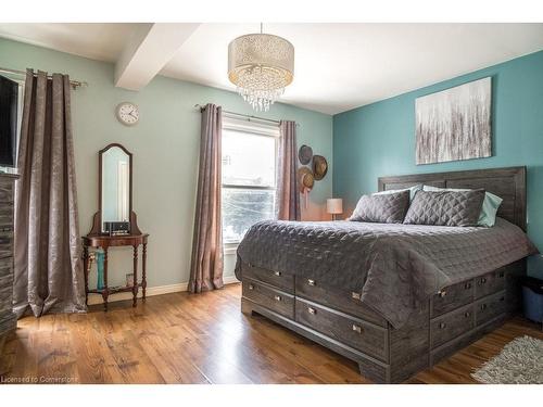 6 Peter Street, Hamilton, ON - Indoor Photo Showing Bedroom