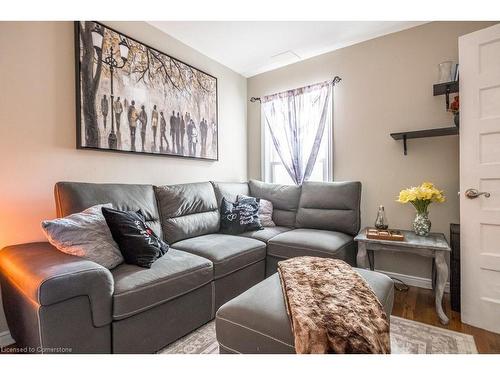 6 Peter Street, Hamilton, ON - Indoor Photo Showing Living Room