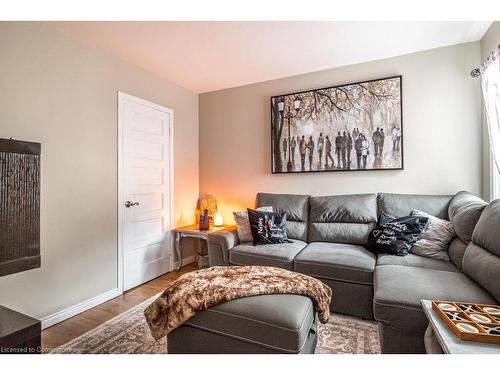 6 Peter Street, Hamilton, ON - Indoor Photo Showing Living Room