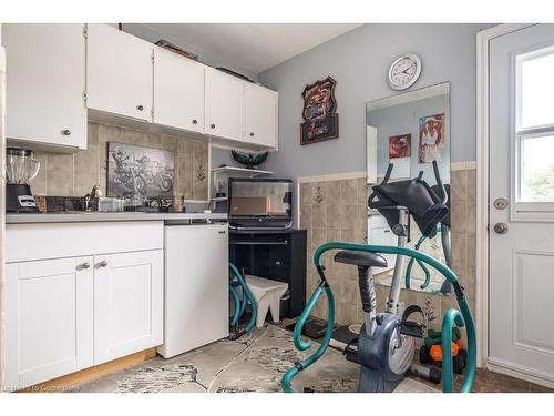 6 Peter Street, Hamilton, ON - Indoor Photo Showing Kitchen