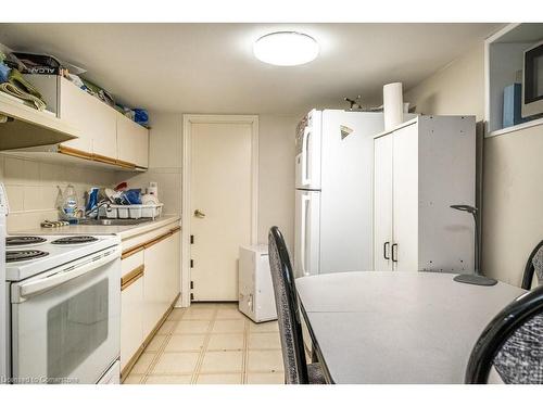 6 Peter Street, Hamilton, ON - Indoor Photo Showing Kitchen