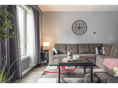 6 Peter Street, Hamilton, ON - Indoor Photo Showing Living Room