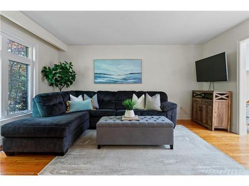 15 Laurendale Avenue, Waterdown, ON - Indoor Photo Showing Living Room