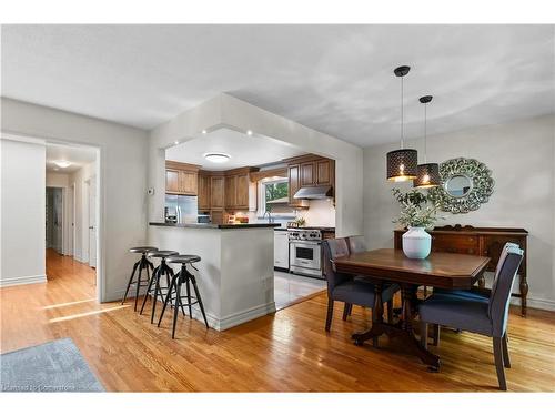 15 Laurendale Avenue, Waterdown, ON - Indoor Photo Showing Dining Room