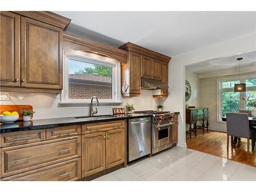 15 Laurendale Avenue, Waterdown, ON - Indoor Photo Showing Kitchen