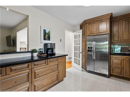 15 Laurendale Avenue, Waterdown, ON - Indoor Photo Showing Kitchen