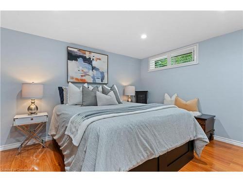 15 Laurendale Avenue, Waterdown, ON - Indoor Photo Showing Bedroom