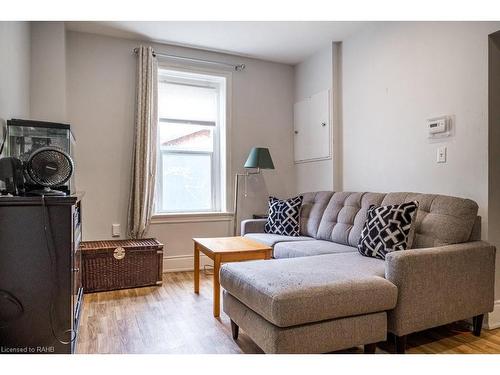 1125 Cannon Street E, Hamilton, ON - Indoor Photo Showing Living Room