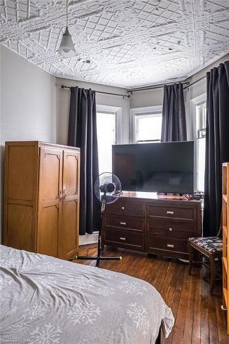 1125 Cannon Street E, Hamilton, ON - Indoor Photo Showing Bedroom