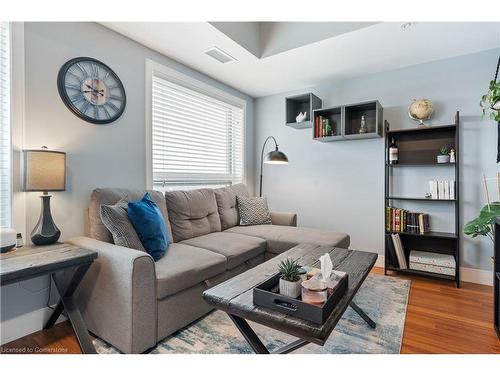 607-1 Wellington Street, Brantford, ON - Indoor Photo Showing Living Room