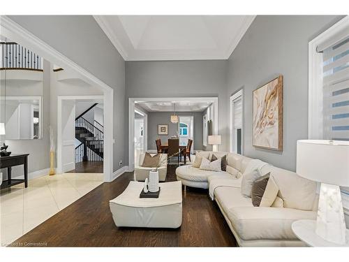 1290 Lakebreeze Drive, Mississauga, ON - Indoor Photo Showing Living Room