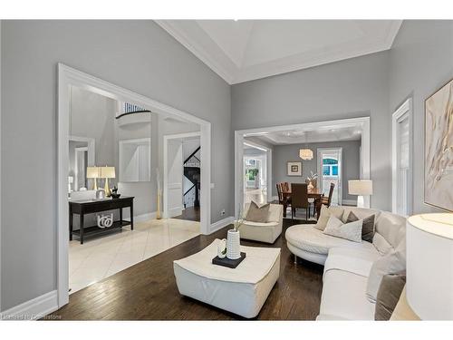 1290 Lakebreeze Drive, Mississauga, ON - Indoor Photo Showing Living Room