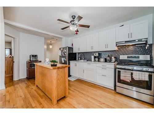 80 East 33Rd Street, Hamilton, ON - Indoor Photo Showing Kitchen