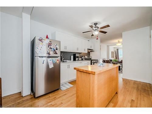 80 East 33Rd Street, Hamilton, ON - Indoor Photo Showing Kitchen