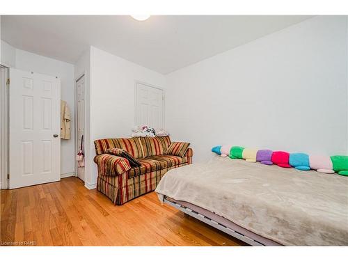 80 East 33Rd Street, Hamilton, ON - Indoor Photo Showing Bedroom