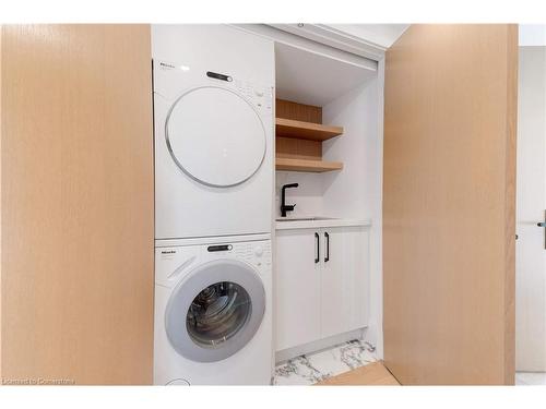 Ph1-20 Niagara Street, Toronto, ON - Indoor Photo Showing Laundry Room