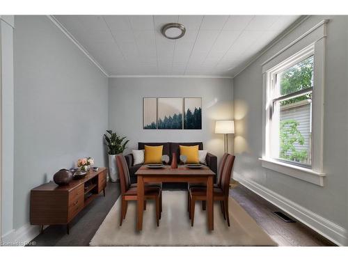 4570 Fourth Avenue, Niagara Falls, ON - Indoor Photo Showing Dining Room