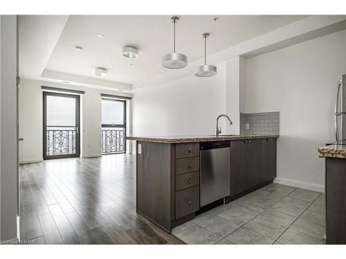 1003-112 King Street E, Hamilton, ON - Indoor Photo Showing Kitchen