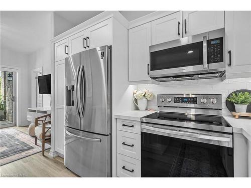 201-529 South Pelham Road, Welland, ON - Indoor Photo Showing Kitchen