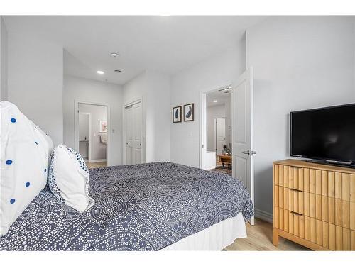 201-529 South Pelham Road, Welland, ON - Indoor Photo Showing Bedroom