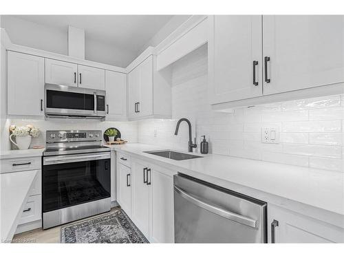 201-529 South Pelham Road, Welland, ON - Indoor Photo Showing Kitchen With Upgraded Kitchen