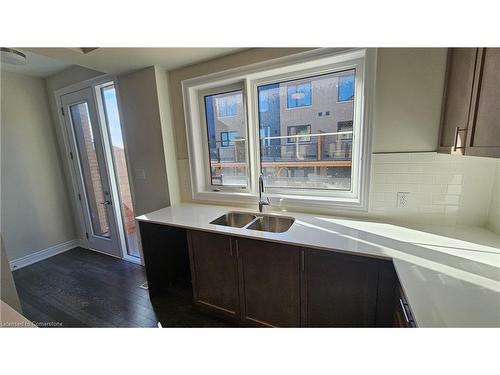 35-2273 Turnberry Road, Burlington, ON - Indoor Photo Showing Kitchen With Double Sink