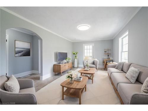 728 Gorham Road, Ridgeway, ON - Indoor Photo Showing Living Room