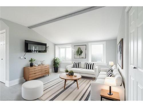 728 Gorham Road, Ridgeway, ON - Indoor Photo Showing Living Room