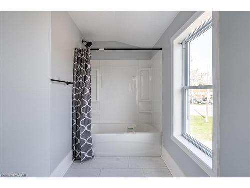 728 Gorham Road, Ridgeway, ON - Indoor Photo Showing Bathroom