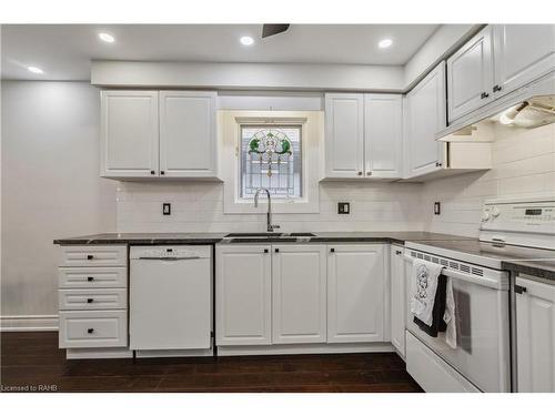 18-1150 Skyview Drive, Burlington, ON - Indoor Photo Showing Kitchen