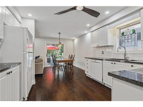 18-1150 Skyview Drive, Burlington, ON - Indoor Photo Showing Kitchen With Upgraded Kitchen