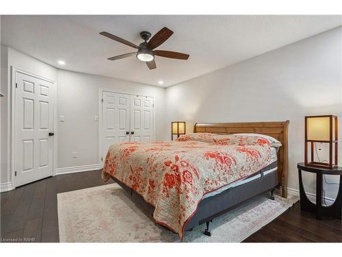 18-1150 Skyview Drive, Burlington, ON - Indoor Photo Showing Bedroom