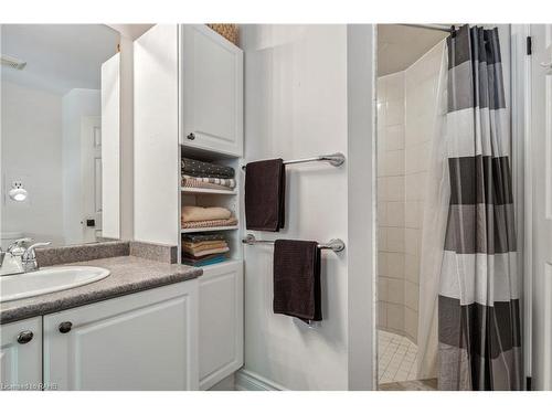 18-1150 Skyview Drive, Burlington, ON - Indoor Photo Showing Bathroom