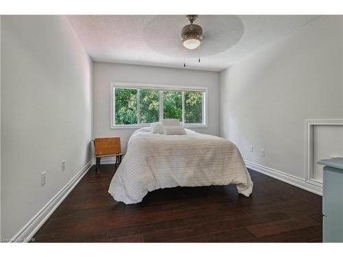 18-1150 Skyview Drive, Burlington, ON - Indoor Photo Showing Bedroom