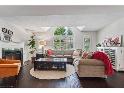 18-1150 Skyview Drive, Burlington, ON - Indoor Photo Showing Living Room With Fireplace